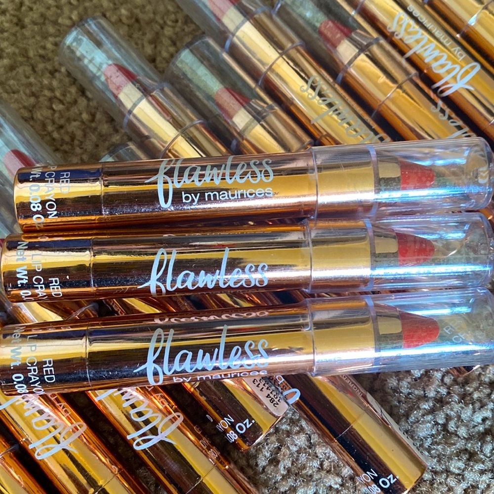 💄Maurices Flawless Collection Lip Crayon💄